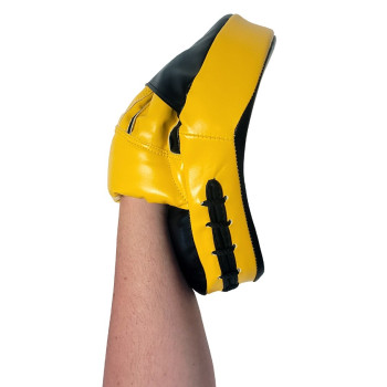 Side detail of BAIL 11 PU boxing focus pads – striking surface close-up